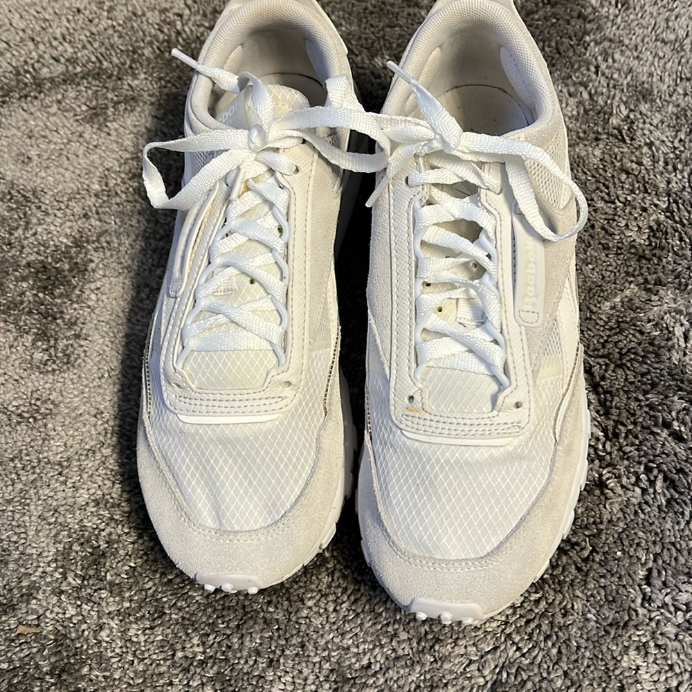 White Women's Athletic Shoes. Size 7 no flaws. Leathered, suede,nylon - Picture 1 of 16